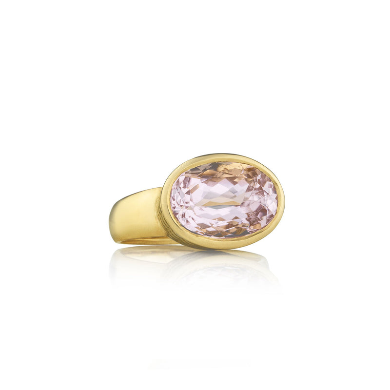 18k gold Kunzite ring featuring an engraved basket weave pattern reminiscent of a picnic in springtime. Fine jewelry hand made in London from Los Angeles designer Brooke Gregson.