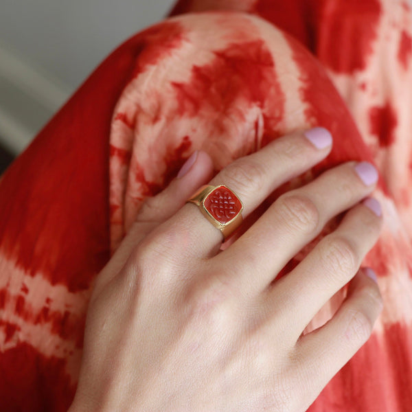 CARNELIAN CREST RING