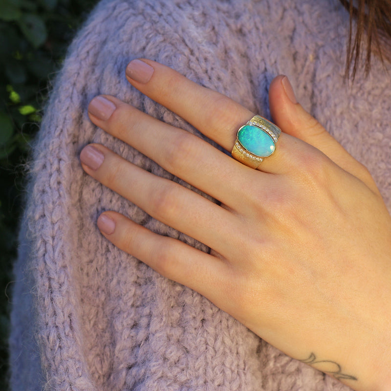 OPAL ELLIPSE ENGRAVED RING