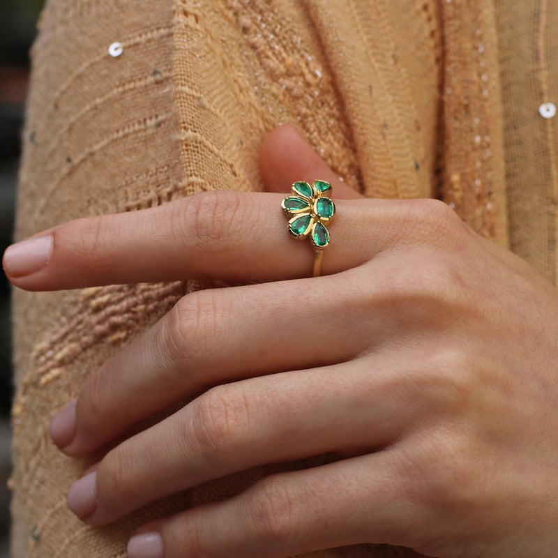 EMERALD FLOWER RING