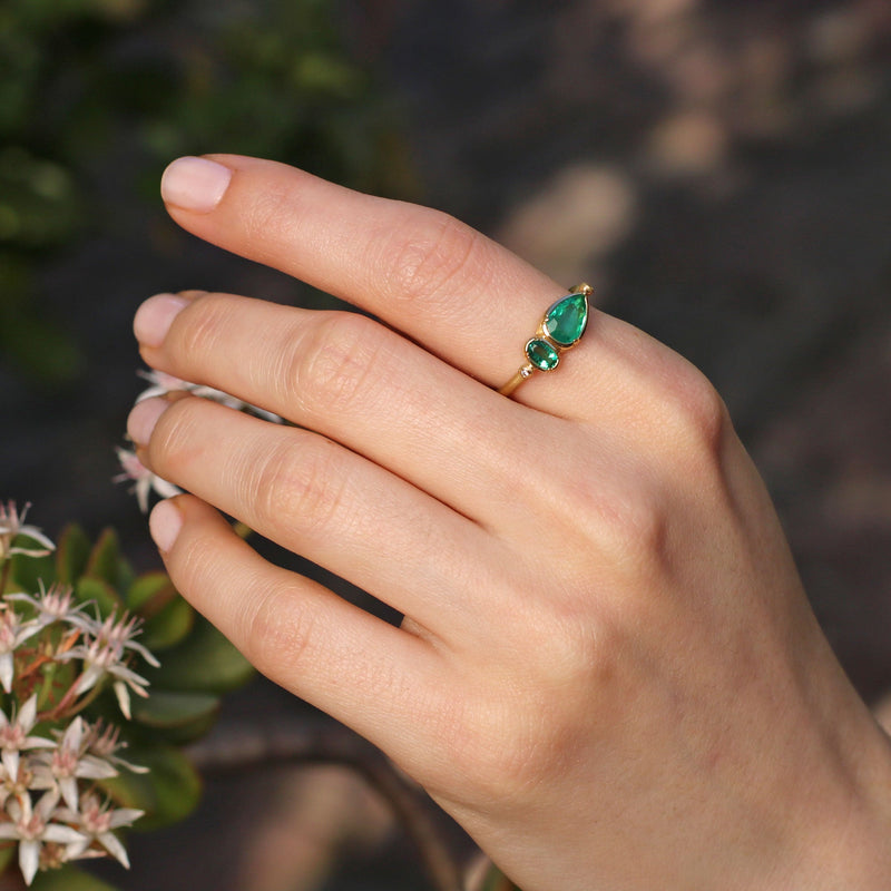 EMERALD HARMONY TEARDROP RING