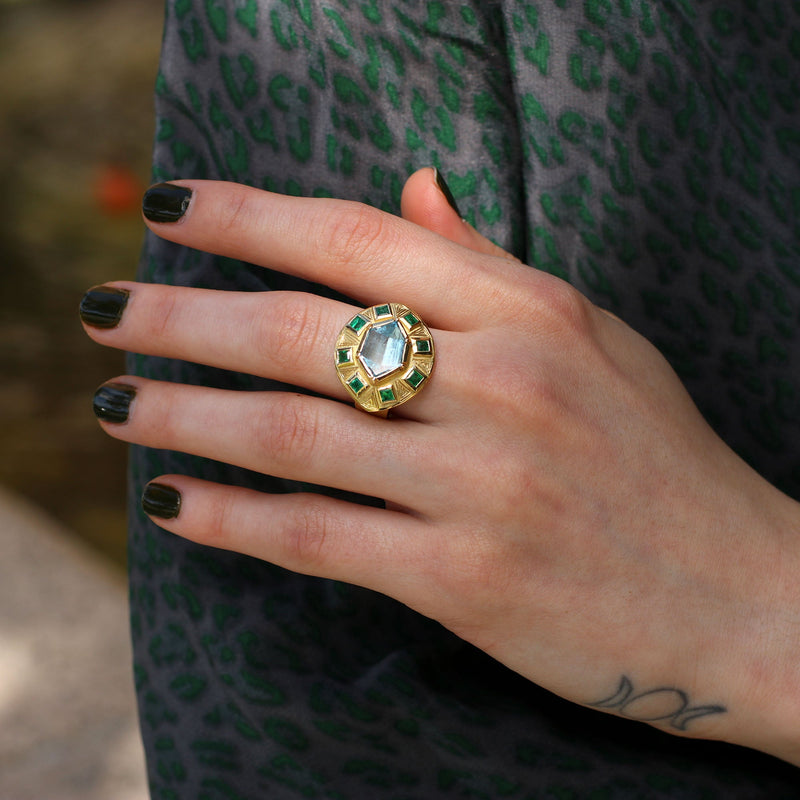 UTOPIA ENGRAVED AQUAMARINE EMERALD RING